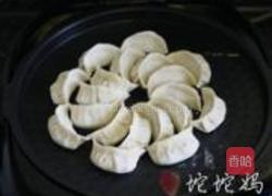 三鲜锅贴的做法图解3
