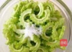 苦瓜炒肉的做法图解2