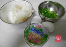 鲔鱼炒饭的做法图解1