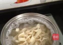 肥肠盖浇玉带面的做法图解2