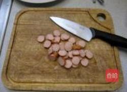 荷兰豆炒熏肠的做法图解3