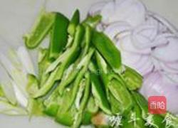 青椒洋葱炒牛柳的做法图解3