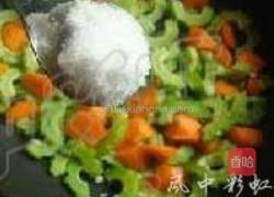 菠萝焖苦瓜的做法图解3