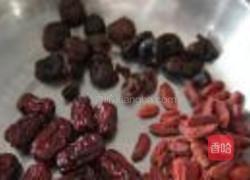 红枣圆肉鸽子汤的做法图解2