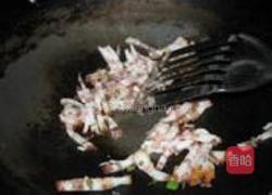 萝卜干炒腊肉的做法图解4