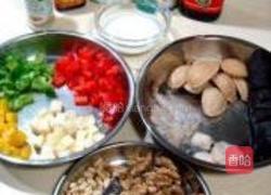 坚果炒海什锦的做法图解1