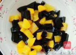 龟苓膏拌黄桃的做法图解4