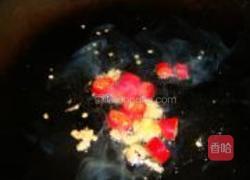 大蒜胡萝卜炒牛肉的做法图解3