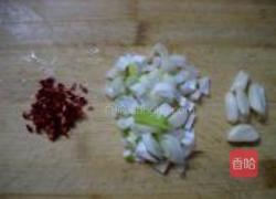 蛋炒鱼丸的做法图解3