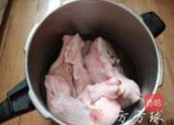牛窝骨炖土豆的做法图解1