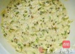 香煎槐花饼的做法图解3