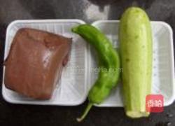 西葫芦炒猪血的做法图解1