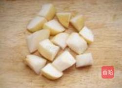 雪梨杏仁炖银耳的做法图解1