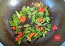 青椒炒酱香豆丹的做法图解7