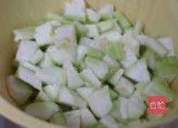 淡菜木耳烩丝瓜的做法图解3