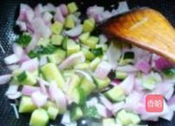 黄瓜肉末炒饭的做法图解3