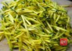 甜椒炒南瓜丝的做法图解1