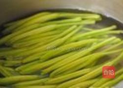 黄花菜炒肉丝的做法图解2