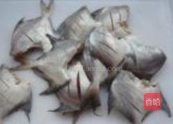 香煎小鲳鱼的做法图解2