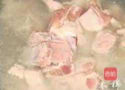 冰花酸梅排骨的做法图解2