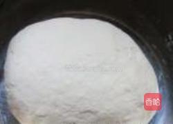 包菜粉条水煎包的做法图解2