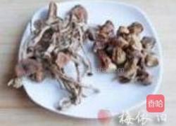 野山菌鸡汤的做法图解1