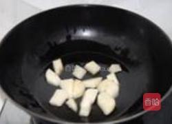 洋葱土豆炖排骨的做法图解2