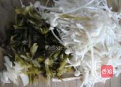 酸菜炒金针菇的做法图解1
