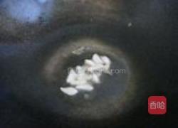 酸菜炒金针菇的做法图解3