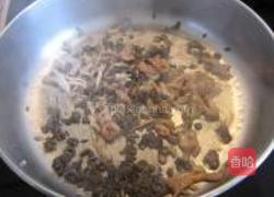 鸡丝香椿荞麦面的做法图解3