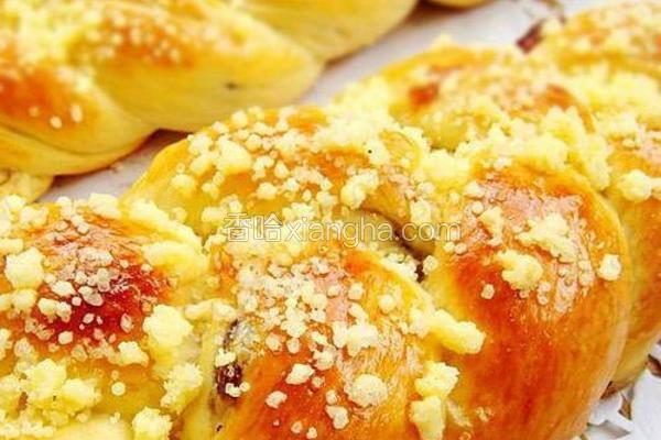 奶油葡萄干辫子面包