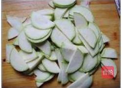 西葫芦木耳炒鸡蛋的做法图解1