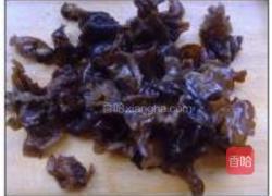 西葫芦木耳炒鸡蛋的做法图解3