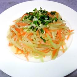 胡萝卜拌青笋的做法[图]