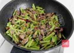 双椒芹菜炒鸡杂的做法图解16