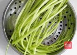 双椒芹菜炒鸡杂的做法图解3