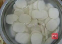 白菜肉丝炒年糕的做法图解2