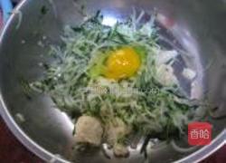 豆渣黄瓜丝饼的做法图解3