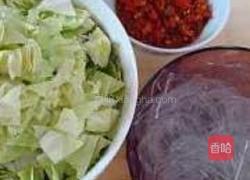 剁椒包菜粉丝的做法图解1