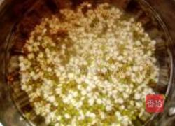 薏米百合绿豆粥的做法图解1