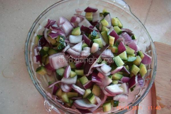 黄瓜拌洋葱
