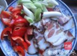红椒炒腊五花肉的做法图解1