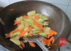 胡萝卜炒合掌瓜的做法图解3