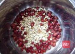 红枣薏米小米粥的做法图解1