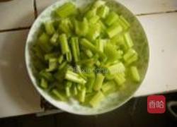 芹菜炒冻豆腐的做法图解2