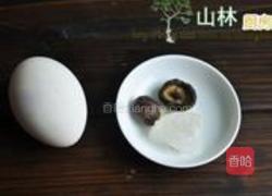 冰糖炖鹅蛋的做法图解1