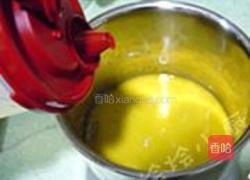 椰香戚风蛋糕的做法图解2