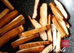 蒜苗辣炒酱香干的做法图解3