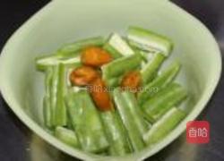 凉瓜黄豆猪骨汤的做法图解1