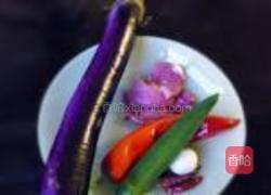 茄子炒肉丝的做法图解1